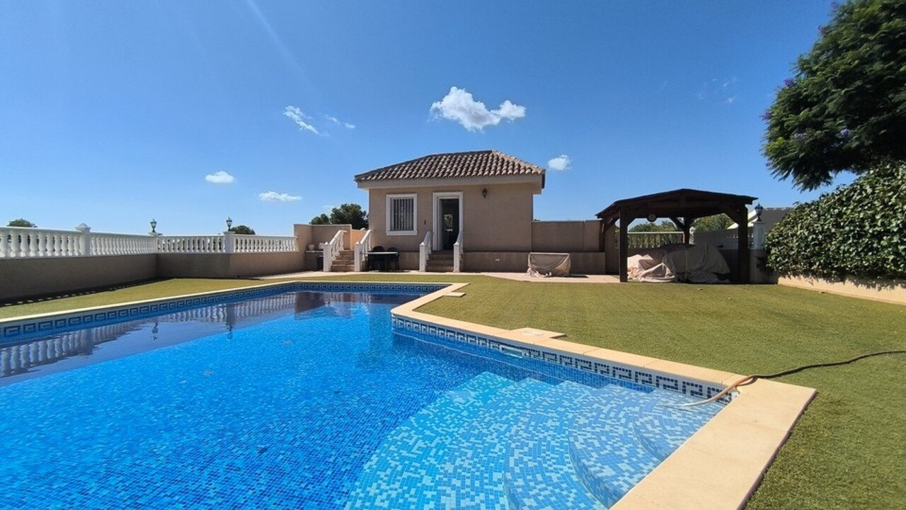 7 Bedroom Villa for Sale in Ciudad Quesada