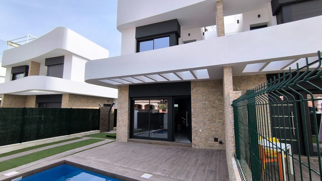 2 Bedroom Villa for Sale in La Herrada